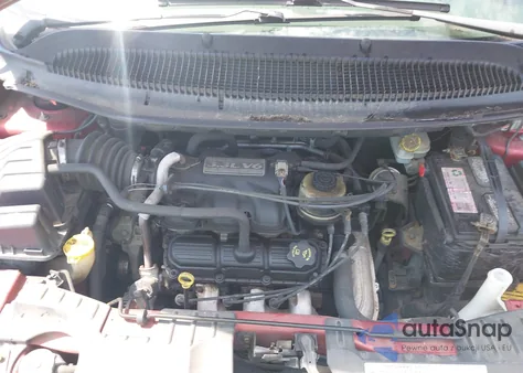 2005 Chrysler Town & Country Lx z USA, uszkodzony, nr VIN 2C4GP44R45R180543